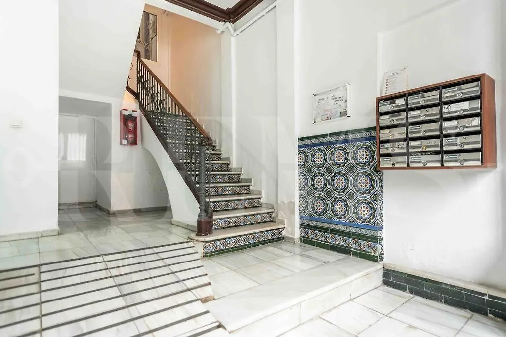 Cozy Apartment Near Plaza De La Merced By Rems Málaga
