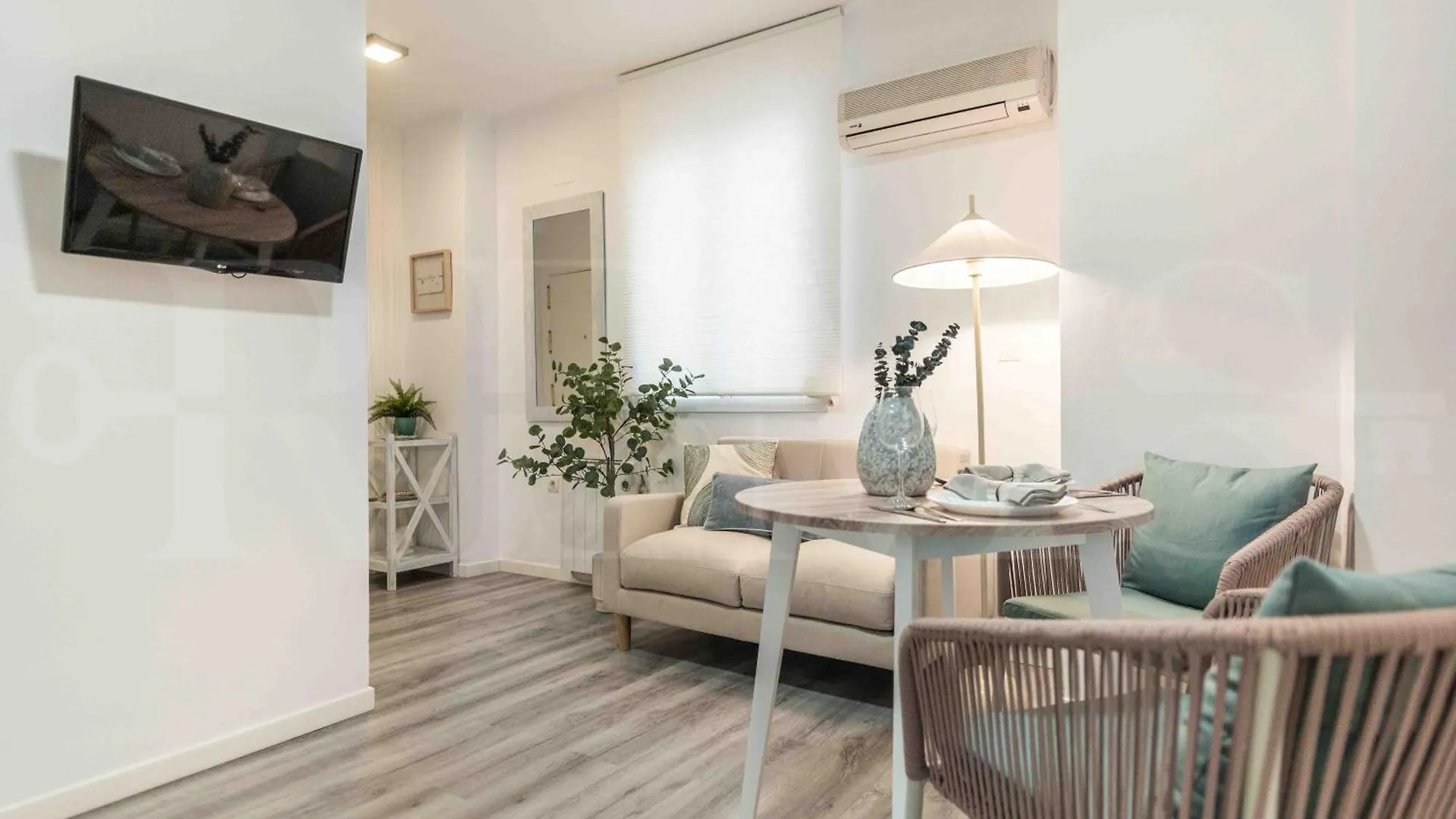 Cozy Apartment Near Plaza De La Merced By Rems Málaga 0*,  Spanje