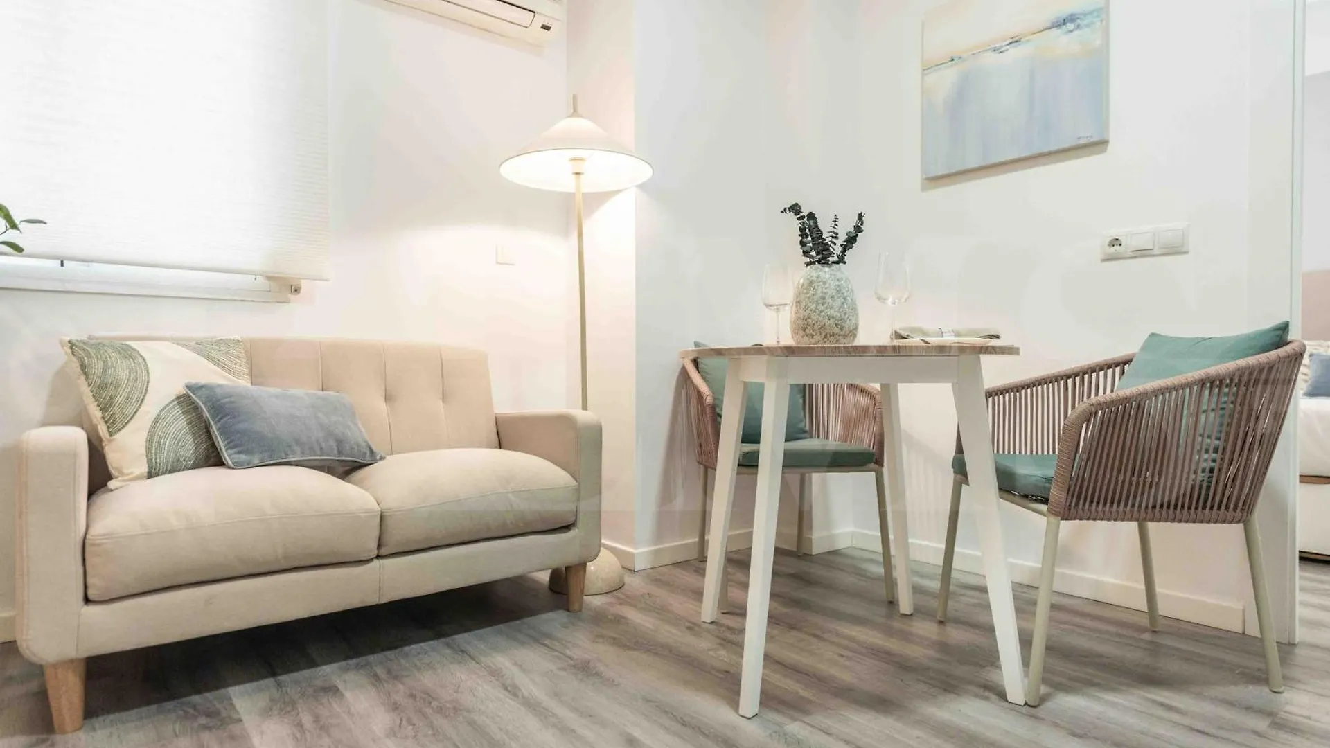 Cozy Apartment Near Plaza De La Merced By Rems Málaga