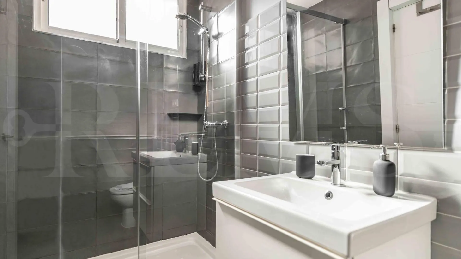 Cozy Apartment Near Plaza De La Merced By Rems Málaga