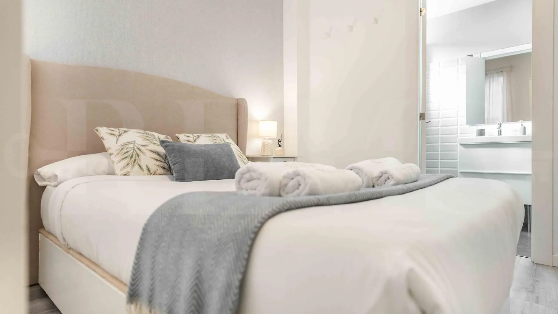 Cozy Apartment Near Plaza De La Merced By Rems Málaga